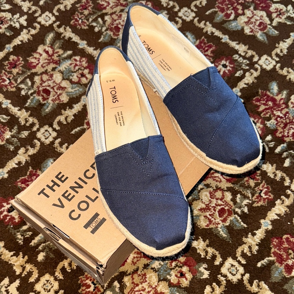 TOMS Women’s Navy Slip-On Loafers